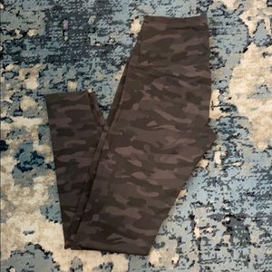 Onzie Camo Leggings